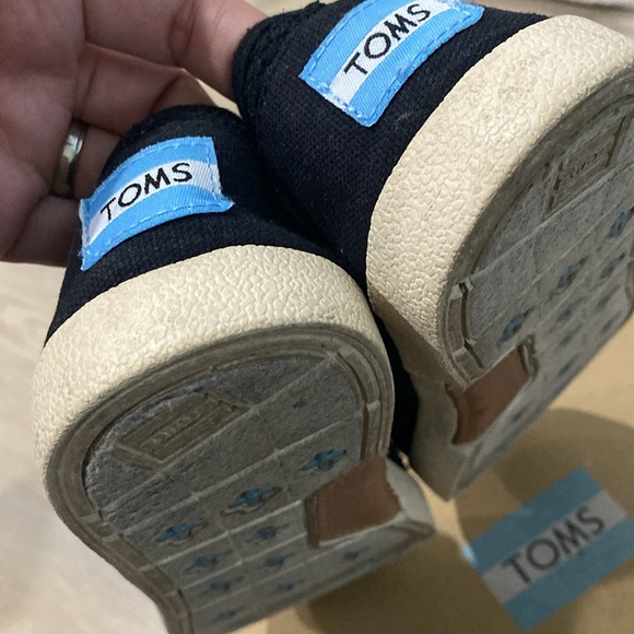 TOMS Sneakers - Picture 6 of 9